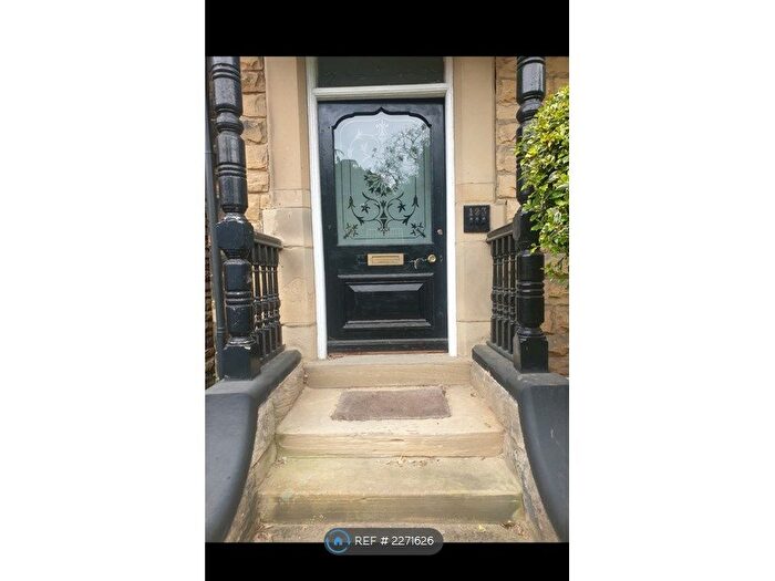 2 Bedroom Flat To Rent In Weatherby Road, Leeds, LS8