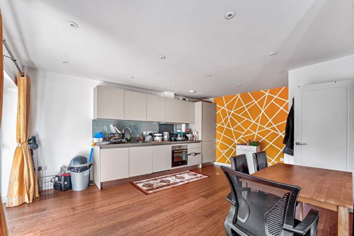 1 Bedroom Flat For Sale In Rooks Corner, Roxeth Green Avenue, South Harrow, HA2