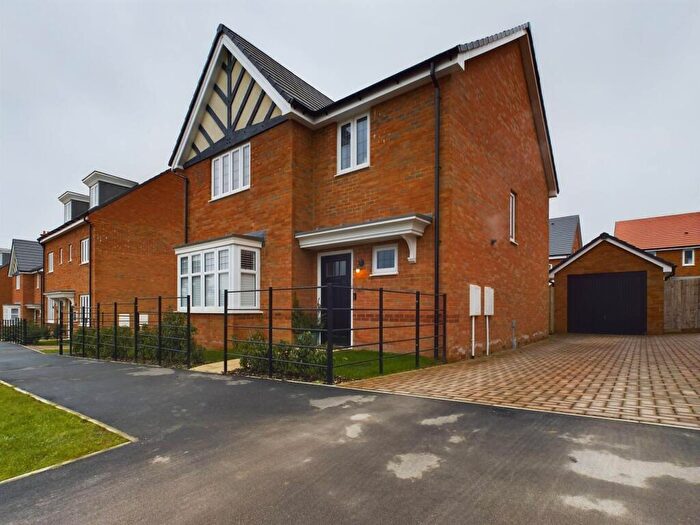 3 Bedroom Detached House To Rent In Greenkeepers Avenue, Beggarwood, Basingstoke, RG23