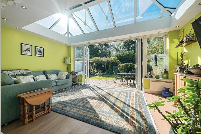 3 Bedroom Chalet For Sale In Brer Lodge, Davis Street, Hurst, Berkshire, RG10