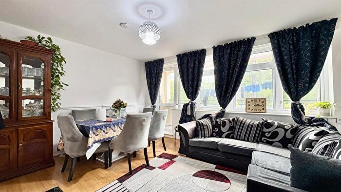 3 Bedroom Flat For Sale In Elderfield House, Pennyfields, London, E14