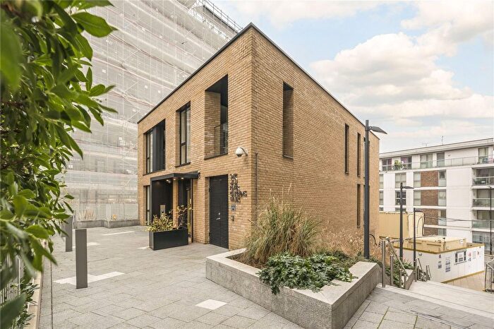 2 Bedroom Flat To Rent In River Gardens Walk, Greenwich, SE10