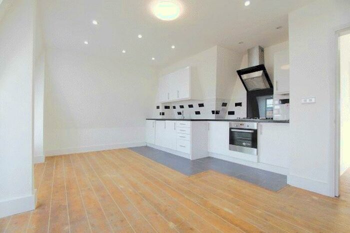 3 Bedroom Apartment To Rent In Charrington House, Cephas Avenue, London, E1