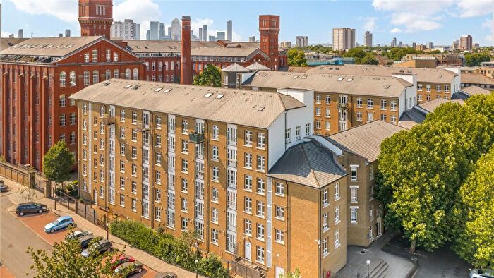 2 Bedroom Flat To Rent In Fairfield Road, Bow, London, E3