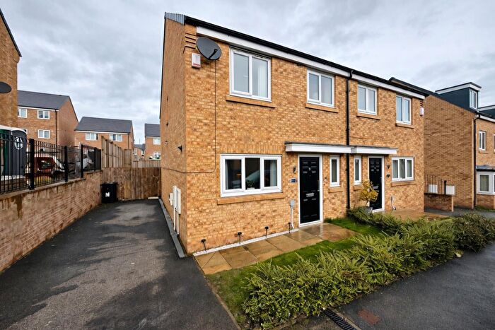 3 Bedroom Semi-Detached House For Sale In Quarry Bank Road, Eccleshill, BD2