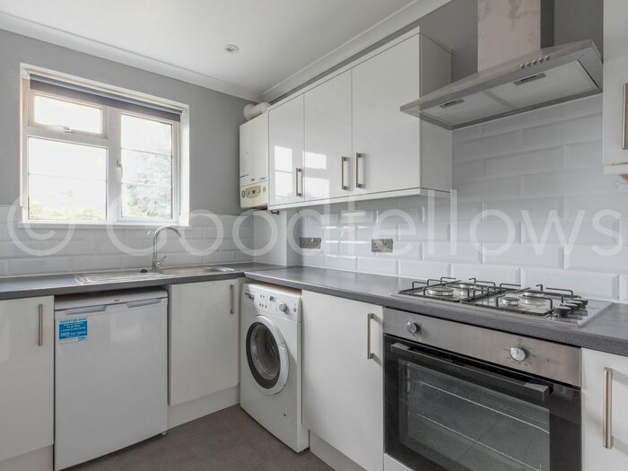 2 Bedroom Flat To Rent In Central Gardens, Morden, SM4