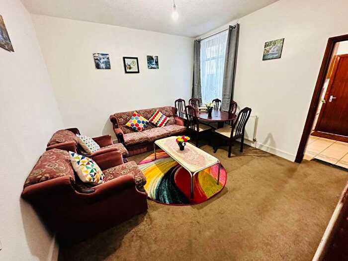 4 Bedroom Terraced House To Rent In Townsend Road, Southall, UB1