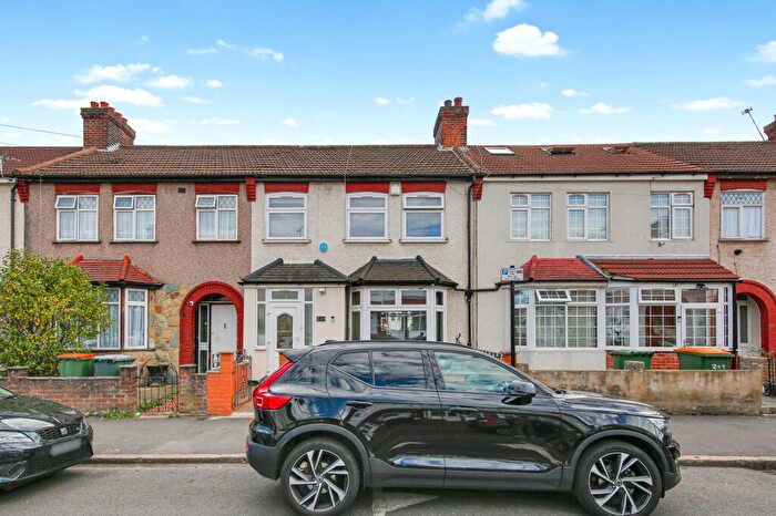 4 Bedroom Terraced House For Sale In Roman Road, London, E6