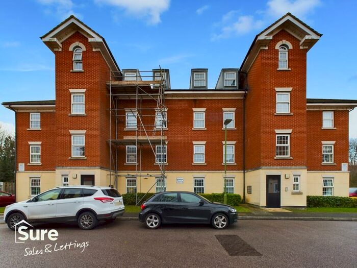 2 Bedroom Apartment To Rent In Riverside, Bittern Close, Hemel Hempstead, Hertfordshire, HP3