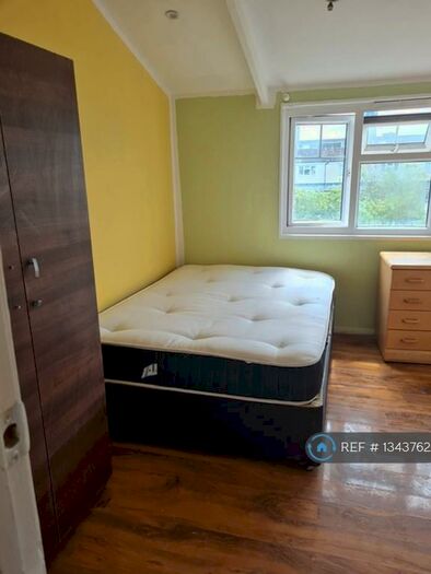 Studio To Rent In Rodney Close, Croydon, CR0