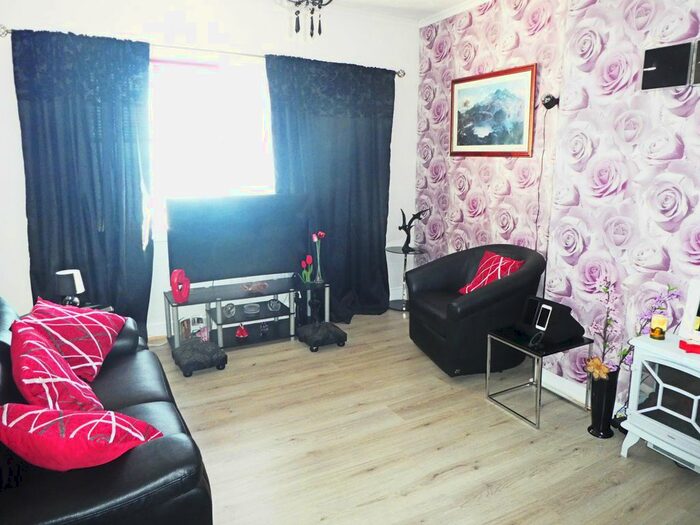 2 Bedroom Flat For Sale In Macnabs Brae, Rothesay, Isle Of Bute PA20
