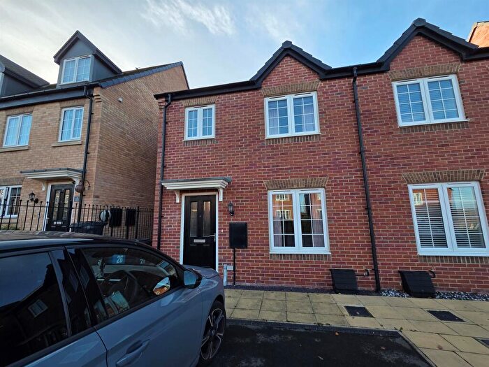 3 Bedroom Semi-Detached House For Sale In Trapper Way, Halfway, Sheffield, S20