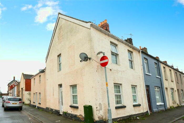 2 Bedroom End Of Terrace House For Sale In Meadow Street, Avonmouth, Bristol, BS11