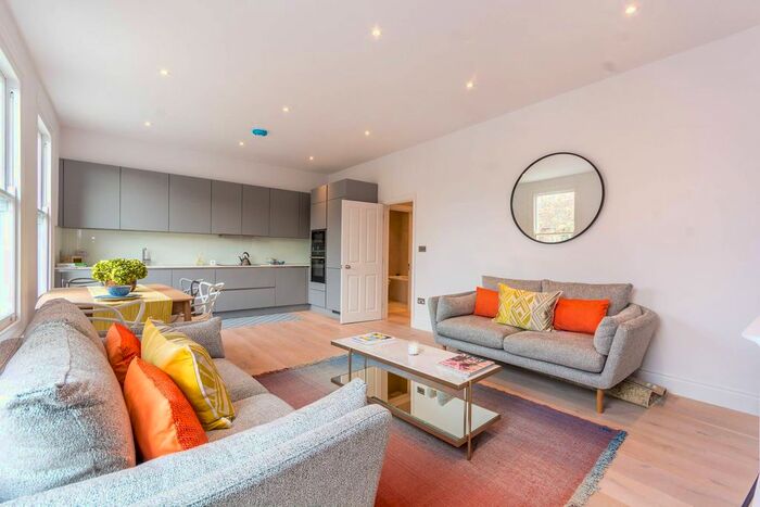 2 Bedroom Flat To Rent In Avenell Road, Arsenal, London, N5