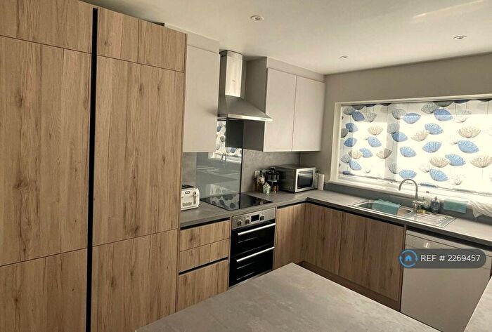 5 Bedroom Semi-Detached House To Rent In Teversal Avenue, Nottingham, NG7