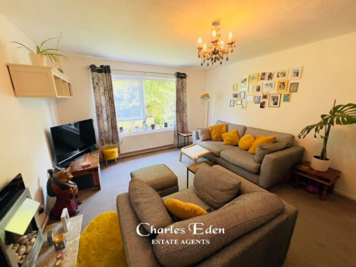 2 Bedroom Flat For Sale In The Avenue, Beckenham, BR3