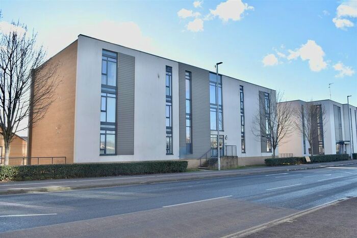 2 Bedroom Flat To Rent In Firepool View, Taunton, TA1