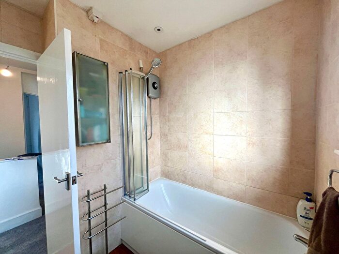 2 Bedroom Maisonette To Rent In Stoneleigh Park Road, Worcester Park, London, KT19