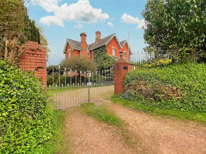 4 Bedroom Detached House For Sale In Knowle, Cullompton, Devon, EX15