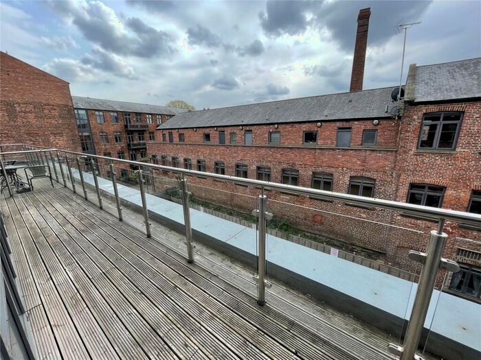 2 Bedroom Flat To Rent In East Point, East Street, Leeds, West Yorkshire, LS9