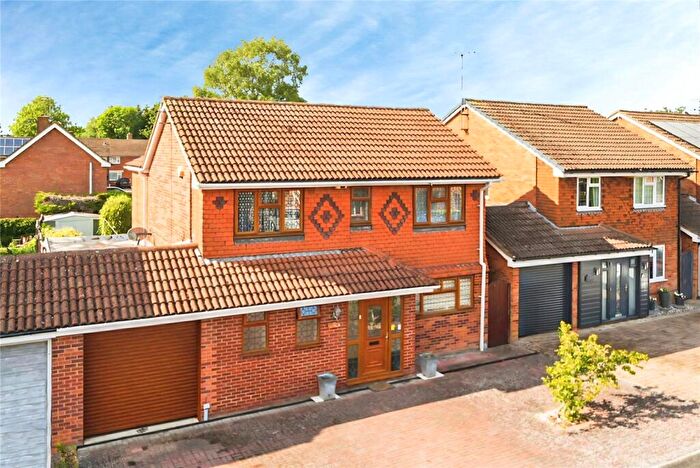 4 Bedroom Detached House For Sale In Kynaston Avenue, Aylesbury, Buckinghamshire, HP21