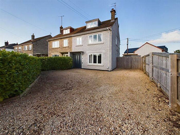 4 Bedroom Semi-Detached House For Sale In The Crescent, Calne, SN11