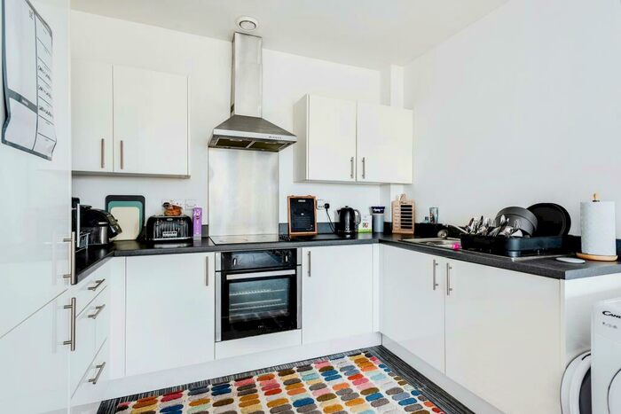 1 Bedroom Flat For Sale In Farnsby Street, Swindon, Wiltshire, SN1