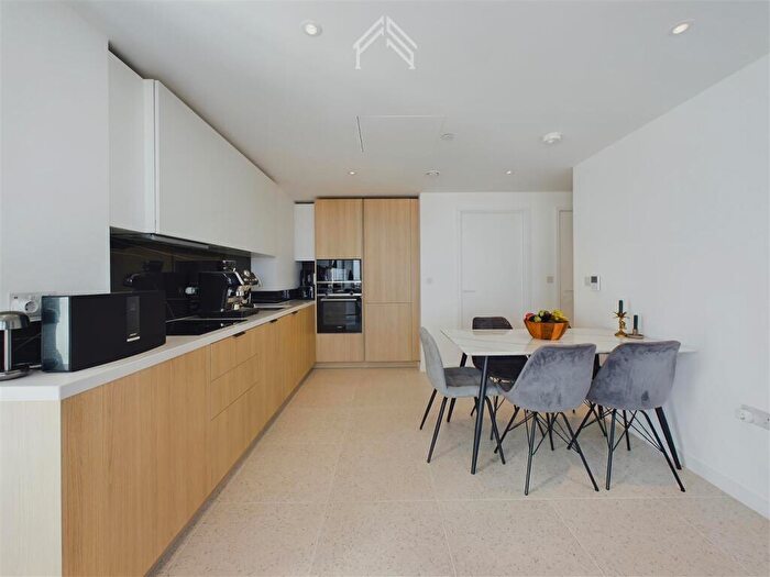 2 Bedroom Apartment To Rent In Bouchon Point, London, E1