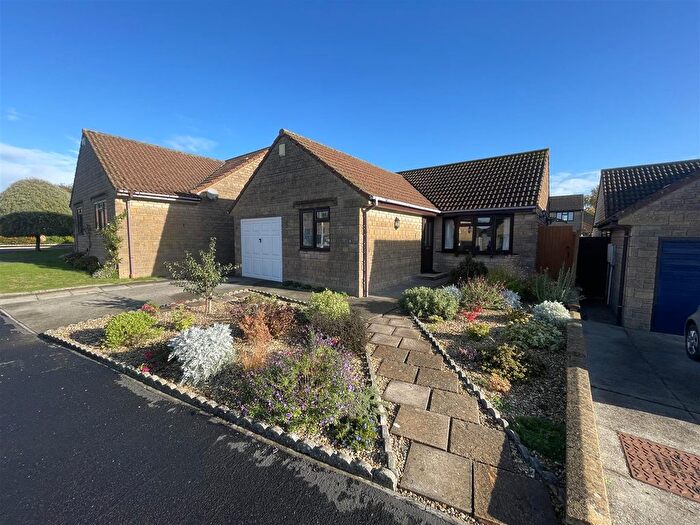 2 Bedroom Detached Bungalow For Sale In Maple Drive, Crewkerne, TA18