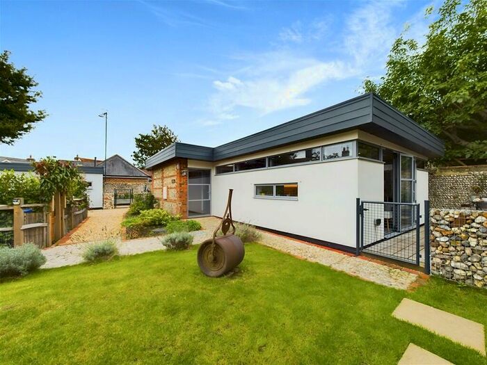 2 Bedroom Detached Bungalow To Rent In Church Road, Worthing, BN13