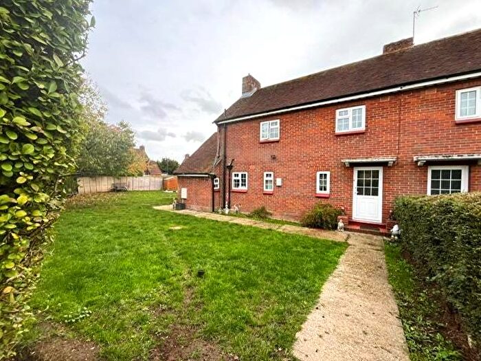 3 Bedroom Semi-Detached House For Sale In Ilbury Close, Shinfield, Reading, RG2