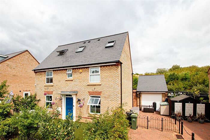 5 Bedroom Detached House To Rent In Maritime Way, Brooklands, Milton Keynes, MK10