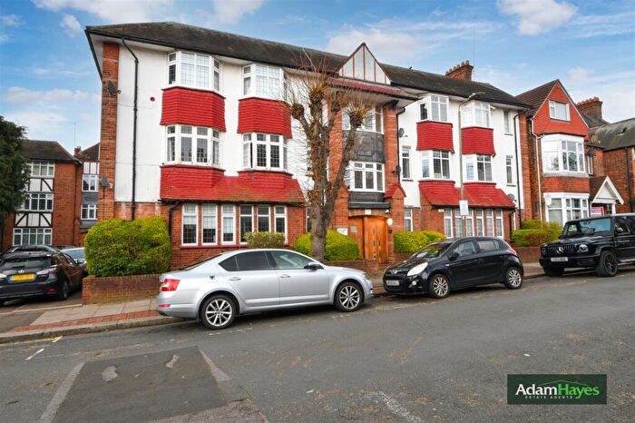 3 Bedroom Apartment For Sale In Woodstock Road, Golders Green, NW11