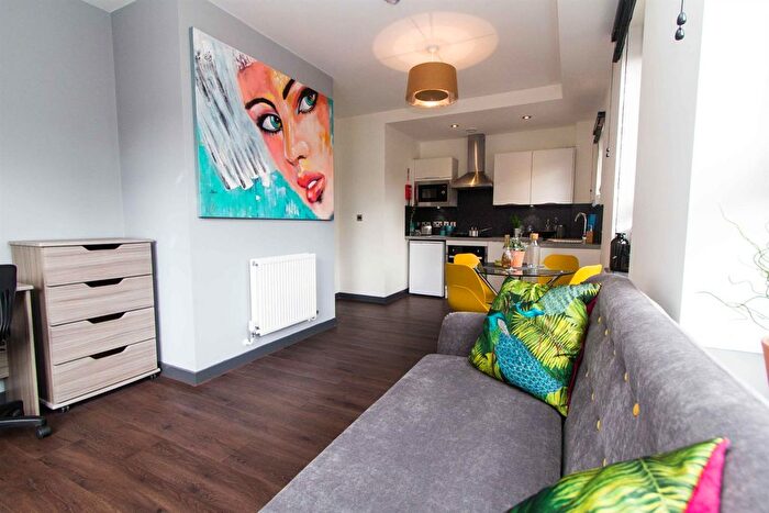 1 Bedroom Flat To Rent In Cardigan Lane, Burley, Leeds, LS4