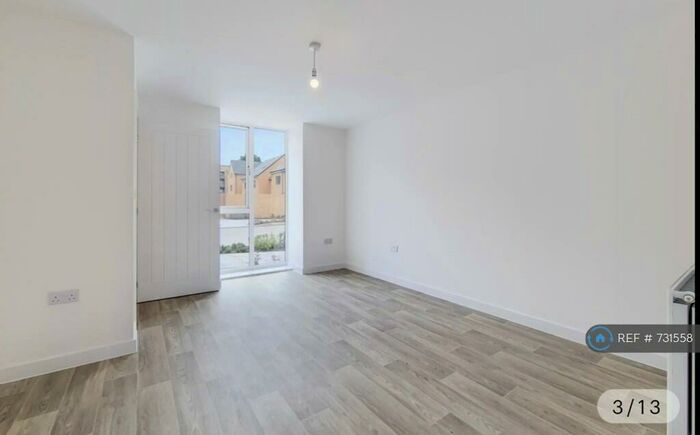 3 Bedroom End Of Terrace House To Rent In Crete Hall Road, Northfleet, Gravesend, DA11