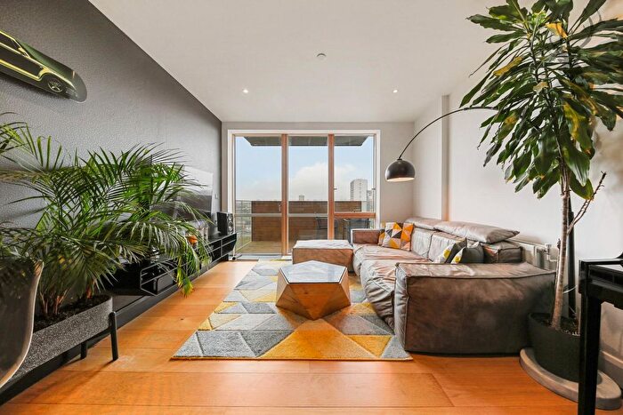 3 Bedroom Flat For Sale In Merchants Walk Development, Bow, E3