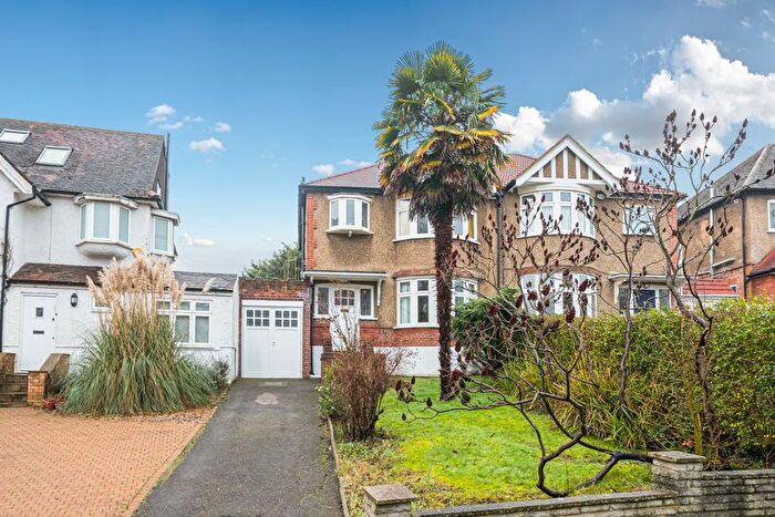 3 Bedroom Semi Detached House For Sale In Torrington Park, London, N12
