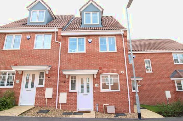 3 Bedroom Town House To Rent In Steeple Way, Rushden, NN10