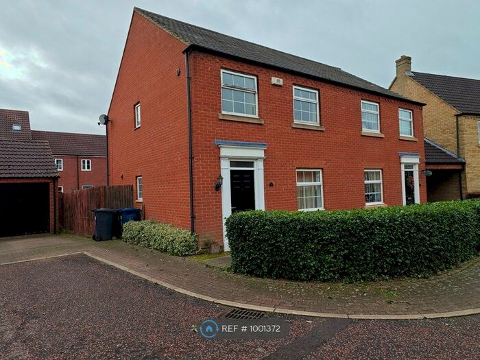 3 Bedroom Semi-Detached House To Rent In Ream Close, St. Neots, PE19