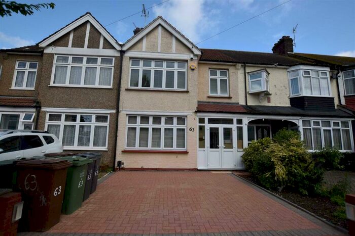 3 Bedroom Terraced House To Rent In Normanshire Drive, Chingford, E4