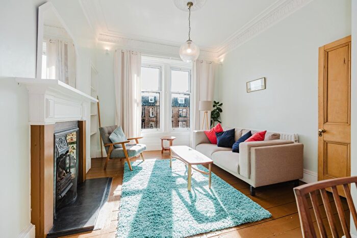 2 Bedroom Flat To Rent In Maxwell Street, Edinburgh, EH10
