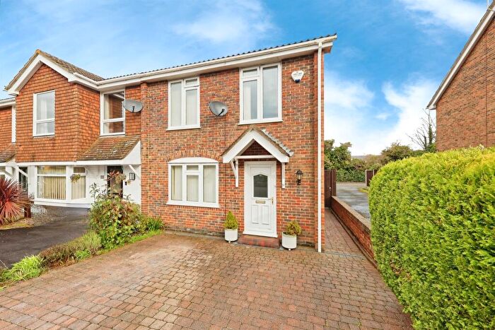 3 Bedroom End Of Terrace House For Sale In Bramley Avenue, Faversham, ME13
