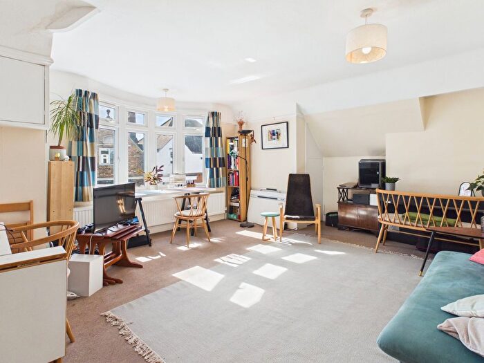 1 Bedroom Flat To Rent In Station Road, Gerrards Cross, Buckinghamshire, SL9