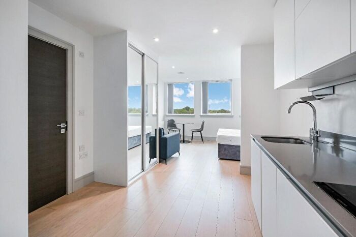 Studio To Rent In Spring Villa Road, Edgware, Middlesex, HA8