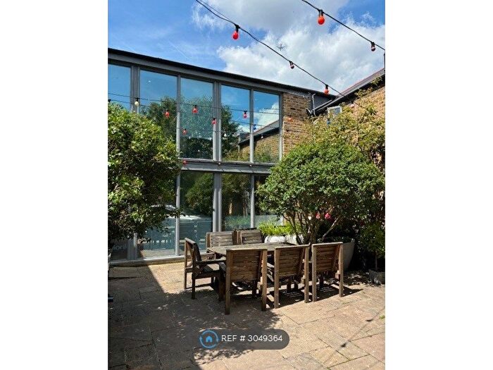 2 Bedroom Flat To Rent In Clapham Old Town, London, SW4