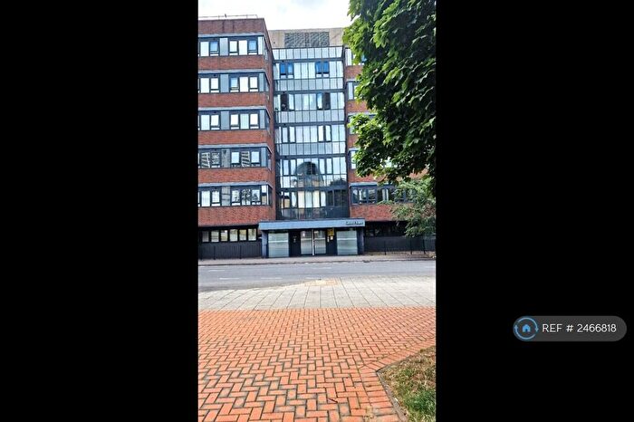 Studio To Rent In Farnsby Street, Swindon, SN1