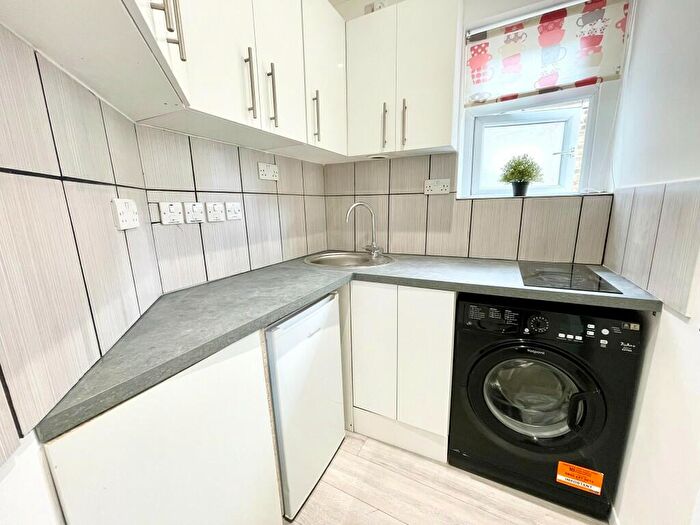 Studio To Rent In Arnold Road, London, N15