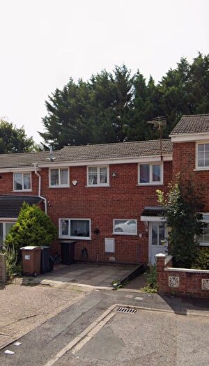 3 Bedroom Semi-Detached House To Rent In Dunsmore Avenue, Luton, LU1