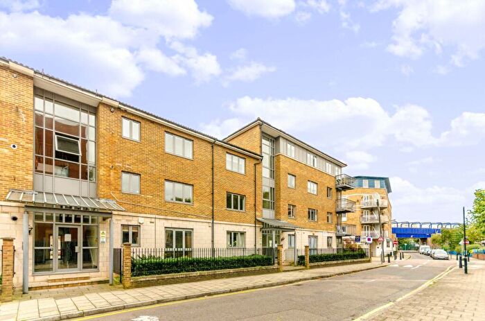 1 Bedroom Flat For Sale In Compass Point, Docklands, London, E14