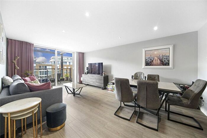 2 Bedroom Apartment To Rent In Branch Road, E14